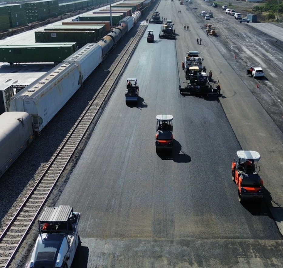 Pavimentación y compactación de una superficie industrial de gran extensión
